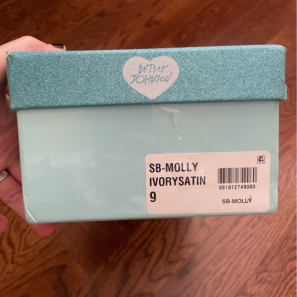 Blue by Betsey Johnson - Ivory - Size 9 - Picture 6 of 6